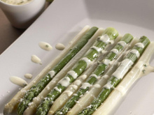 Duo d'asperges et sa sauce crémeuse