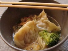 Soupe aux nouilles et raviolis