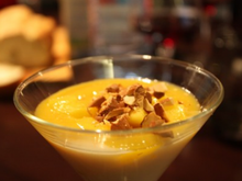 Verrine de mangue à l'amande et émiettée croquante