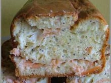 Cake au saumon, citron, pavot et son velouté à la ciboulette