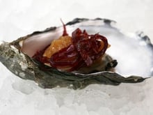 Huîtres pochées à la carbonade et bœuf séché