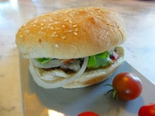 Burger de bœuf sauce aigre-douce