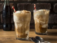 Comment faire un soda float : cette boisson glacée extrêmement régressive ?