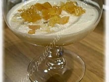 Coupe de cottage cheese aux fruits secs