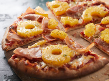 La pizza à l’ananas, bonne ou mauvaise idée ? Le meilleur pizzaiolo du monde a tranché !