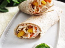 Wrap de chapthi au Râpé de la Mer, mangue, sauce au yaourt et gingembre