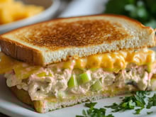 “C’est la réunion du thon et du fromage fondu” : François-Régis Gaudry dévoile sa recette comment faire un Tuna Melt, le sandwich le plus tendance du moment