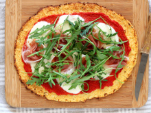 Pizza sans gluten à base de chou-fleur