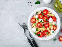 “Je vous promets que vous allez vous régaler” : François-Régis Gaudry partage une recette de salade de pâtes qui va vous accompagner tout l’été !