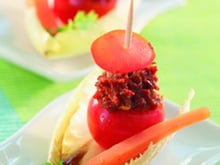 Tomates cœur de pigeon farcies de concassé de tomates séchées et gingembre, cumin