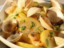 Salade de pommes de terre au jus de coques