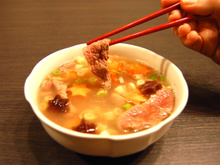 Magret de canard fermier des Landes poché en soupe un brin asiatique