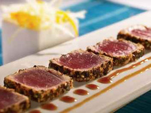 Tataki de thon rouge au sésame et thé vert à la menthe