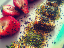 Fraises flambées aux poivres verts