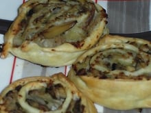 Roulé au thon, champignons, oignons