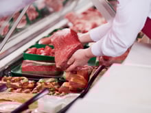 Voici les meilleures périodes pour acheter sa viande jusqu’à 30 % moins cher, selon un Meilleur Ouvrier de France