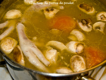 Tom Yam de pattes de poulet