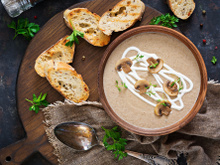 “Mon astuce c’est…” : Cyril Lignac dévoile sa recette de velouté de champignons avec un ingrédient qui change tout !