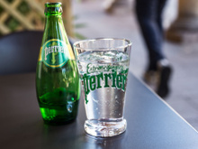 Pourquoi on ne trouve plus de bouteilles de Perrier dans les supermarchés ?