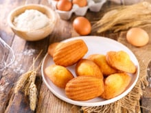 Parfaites pour l’apéro : cette diététicienne partage sa recette de madeleines salées au chèvre et tomates séchées