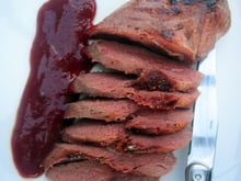 Magret de canard sauce aux prunes