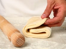 “Plus rapide et plus facile encore…”: Philippe Etchebest livre  sa recette express de pâte feuilletée