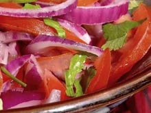 Salade indienne aux oignons rouges