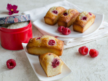 Cyril Lignac partage sa recette de financier aux framboises, idéale pour vos goûters d’été !