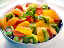 5 salade de fruits magnifiées grâce aux fraises