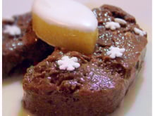 Mousse à la vanille et au chocolat givrée aux calissons