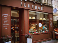 Gilles Clayeux, fromager à Paris dans sa boutique « Cheese »