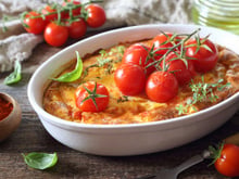 “On innove !” : Laurent Mariotte la classique tomates-mozza dans une version clafoutis