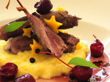 Aiguillettes de canard, poêlée de cerise et polenta