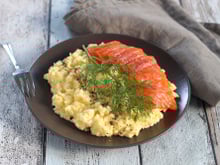 Œufs brouillés et gravlax de saumon