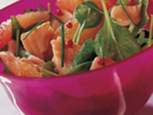 Salade de truite aux pousses d'épinard et pamplemousse rose