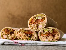 Le chef Mohamed Cheik dévoile son secret pour réussir un véritable shawarma à la maison