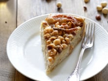Tarte gourmande aux pommes, pâte d’amandes et amandes caramélisées