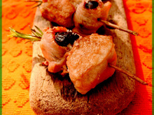 Brochette lard, pruneau et cochon