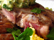 Côtelettes d'agneau au pesto de noisettes et d'orange