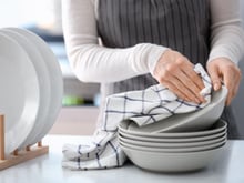 Vos torchons n'essuient rien ? L'astuce de grand-mère infaillible pour les rendre ultra-absorbants