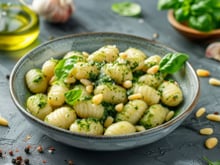 "Ça va vite, c’est très pratique" : notre chef partage ses secrets pour des gnocchis maison qui plairont à toute la famille !