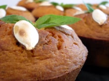 Muffins au potiron et noisettes croquantes au cœur de mozzarella