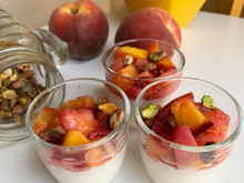 Panna cotta vegan aux pêches rôties