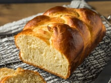 Pourquoi la mie de ma brioche est dense ? Voici comment éviter le problème !
