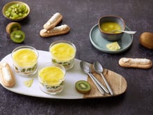 panna cotta au kiwi, ananas et biscuits à la cuillère