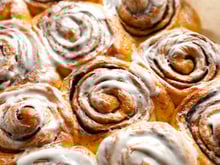 "Roulés à la cannelle express avec seulement 3 ingrédients" : on a trouvé la meilleure recette pour le goûter !