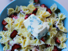 Farfalles à la ricotta et à la crème de fruits secs