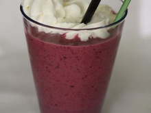 Smoothie aux fruits rouges