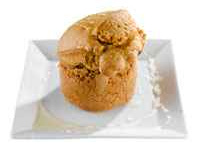 Cake au pur miel, à la farine de châtaigne, dattes Medjool et noisettes