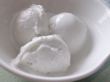 Glace onctueuse à la violette